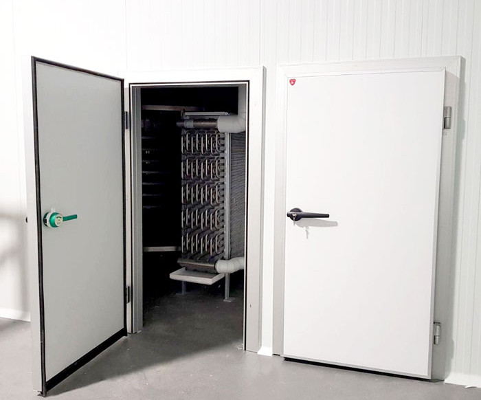 Porte pivotante isotherme réversible